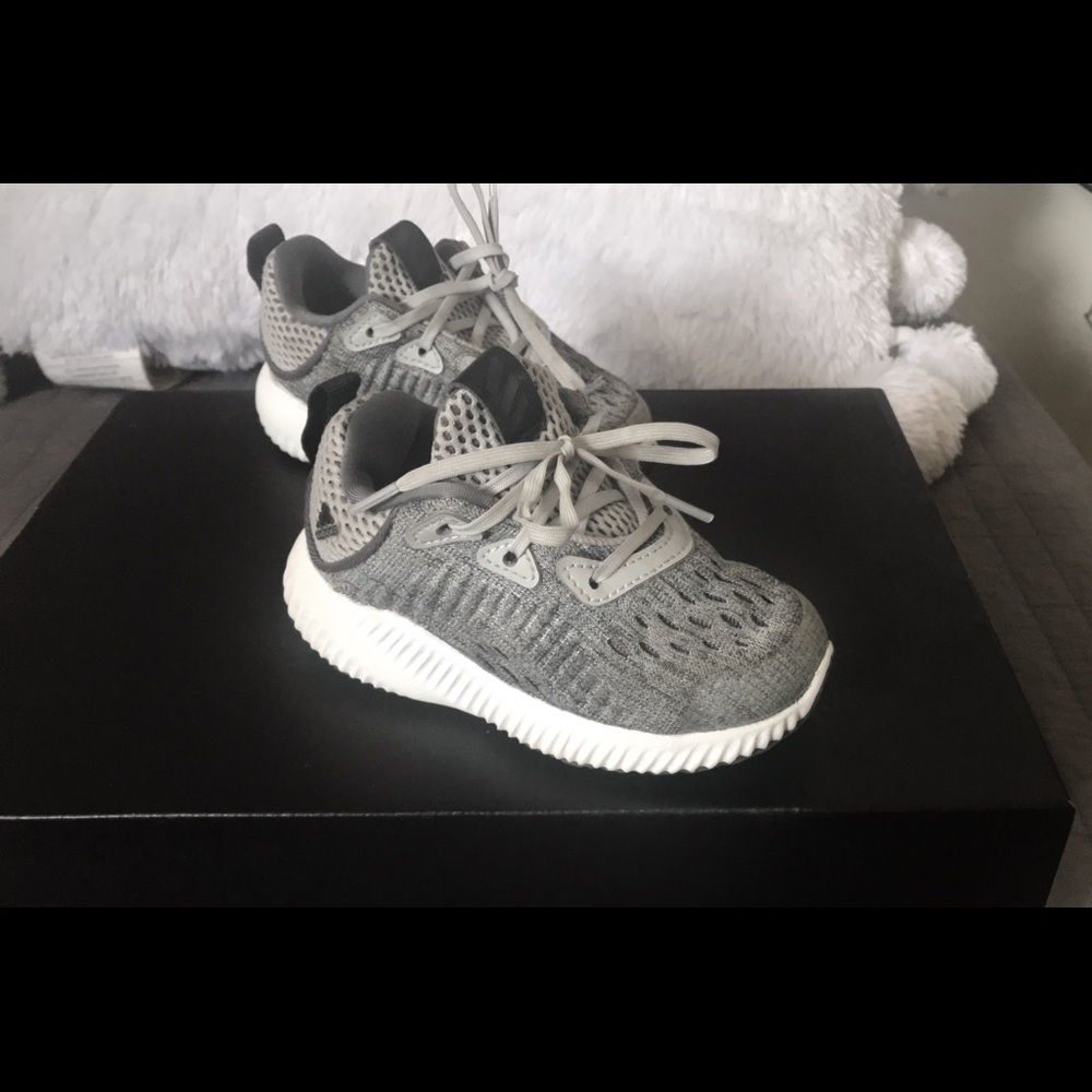Sold - Grey/white adidas